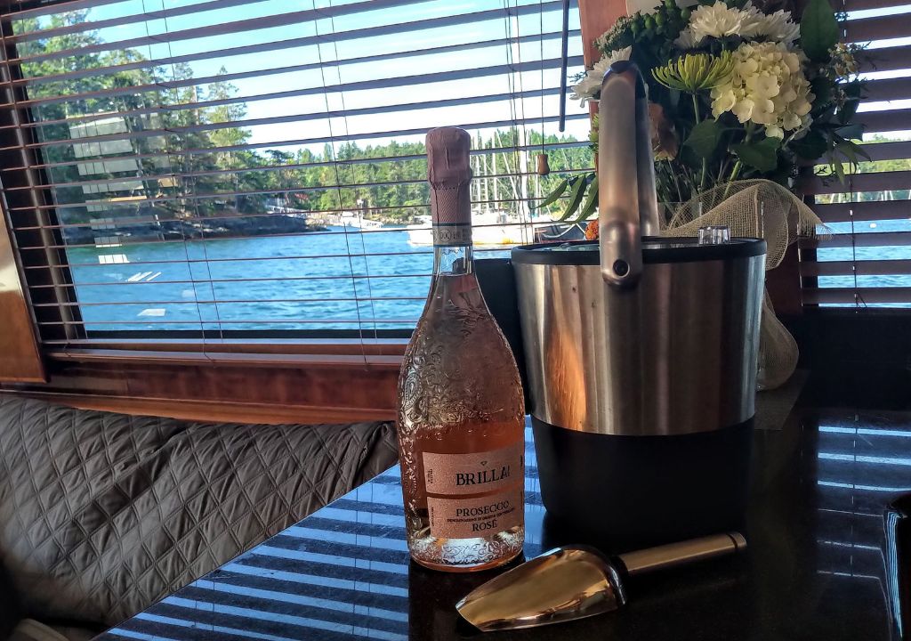 Best Ice Bucket For Your Boat