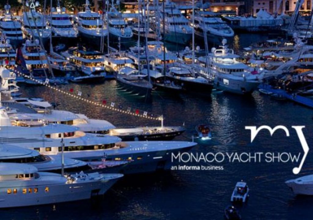 picture of boats at a yacht show